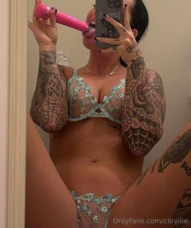 Do you prefer it in my mouth or in my kitty? 😻🍆