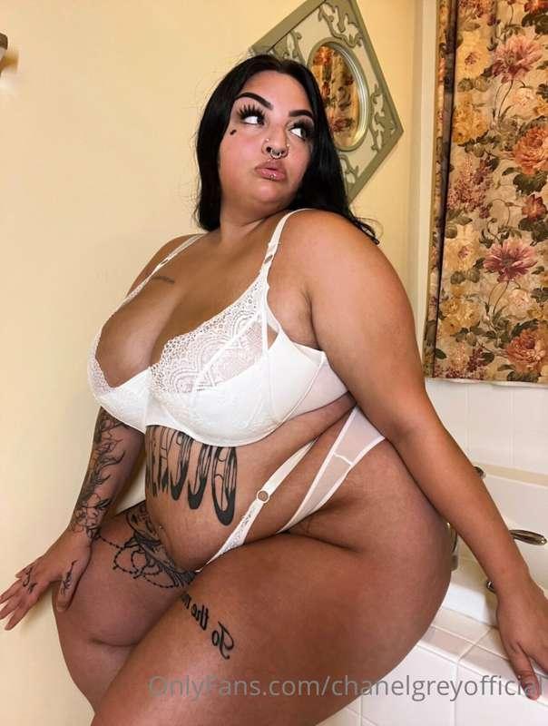 Sexy white set ;) ( tips appreciated)
