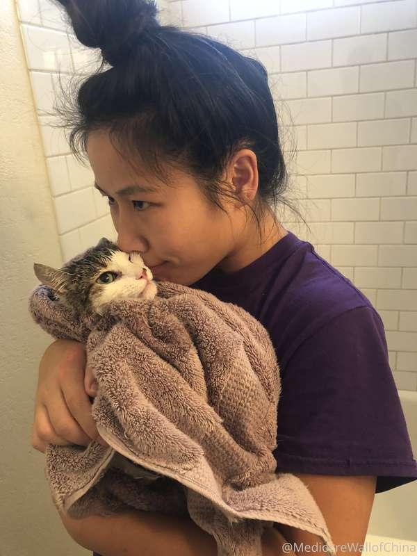 Sniffing some fresh, wet pussy 😜