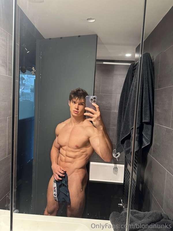 Leo is the new rising star from French 🇫🇷 @leoaesthetics He ..