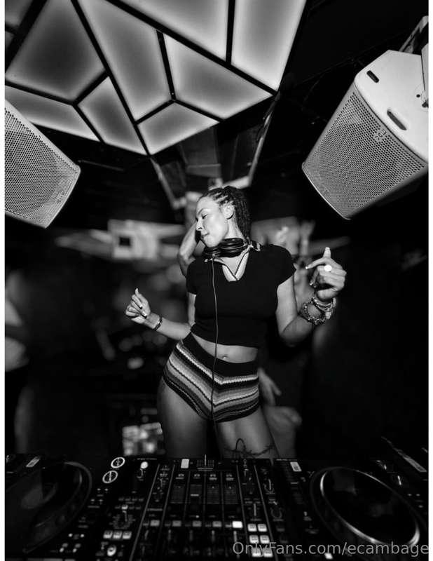 i wanna make you feel something 😏