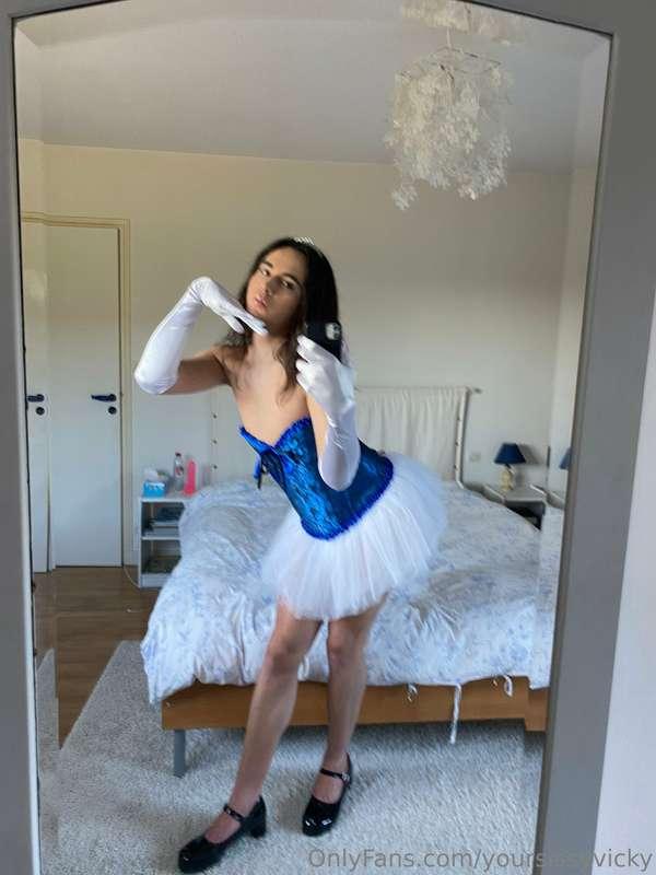 yoursissyvicky image #3