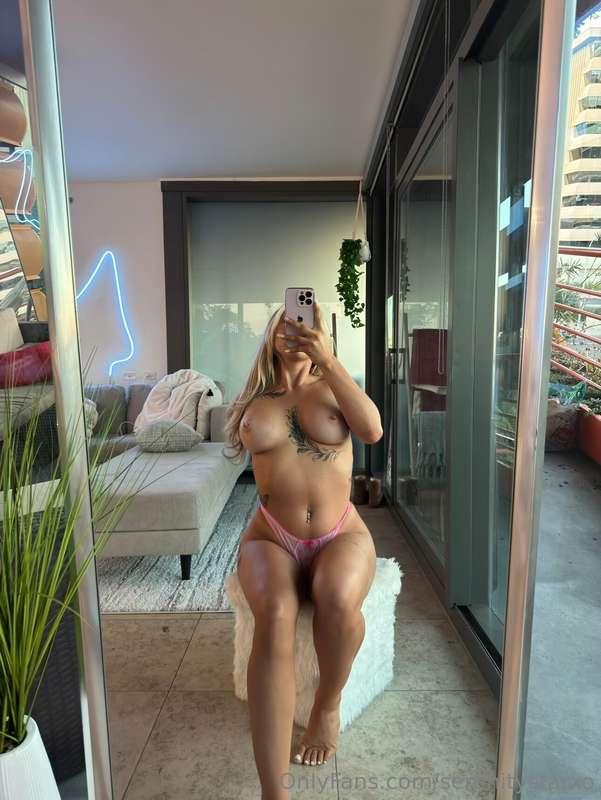 do u think I have pretty feet? 🤭