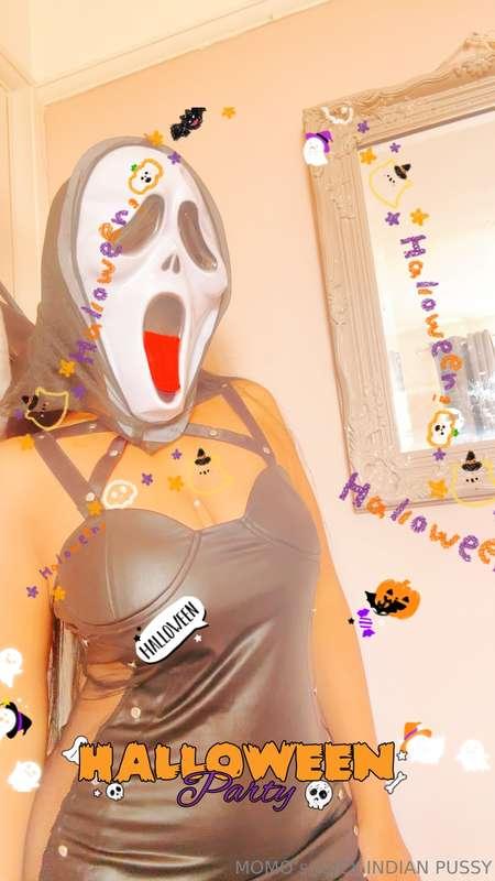 Would you  get lost  in my haunted eyes… or my haunted thigh..