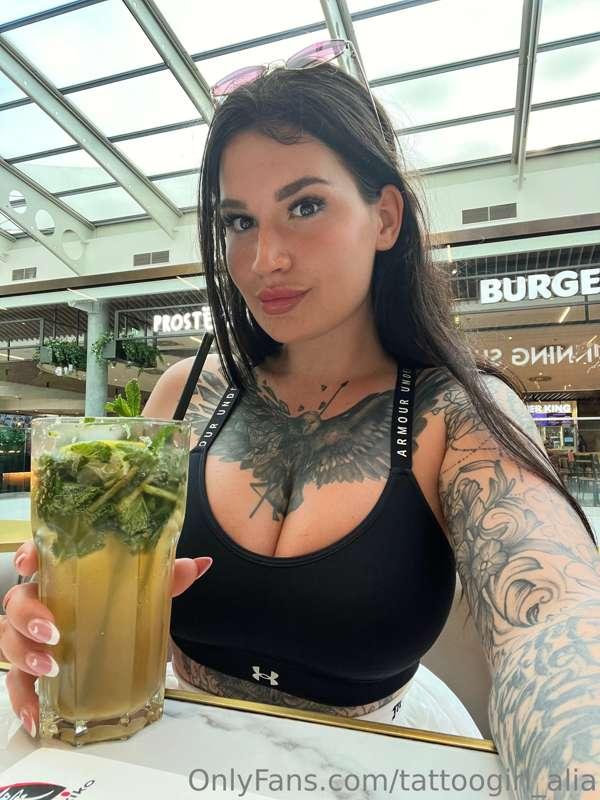 How about having a glass of cocktail with me?😋