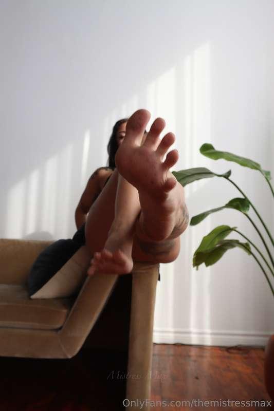 open wide foot sluts 👅