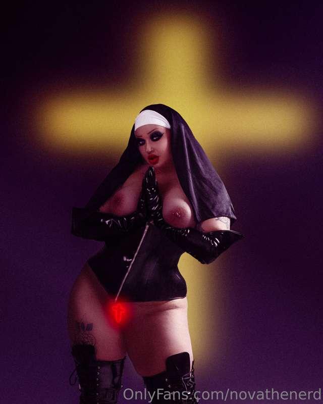 Sinners have more fun 😈❤️‍🔥

Another Halloween photo we made..