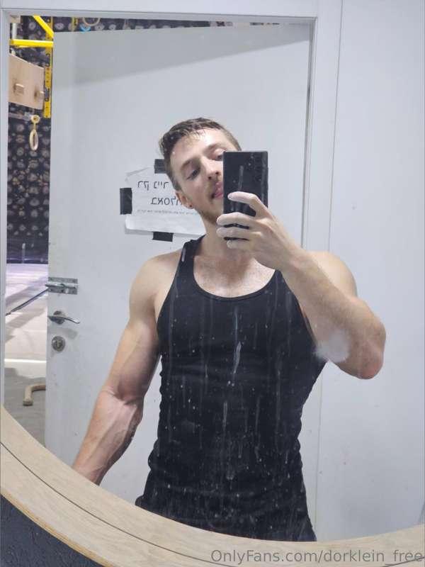 A few selfies in the bathroom won’t hurt… especially when th..