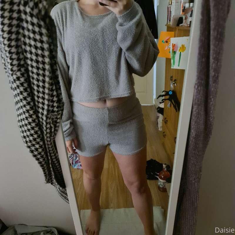 Feel like I should get dressed but I look so damn hot... loo..