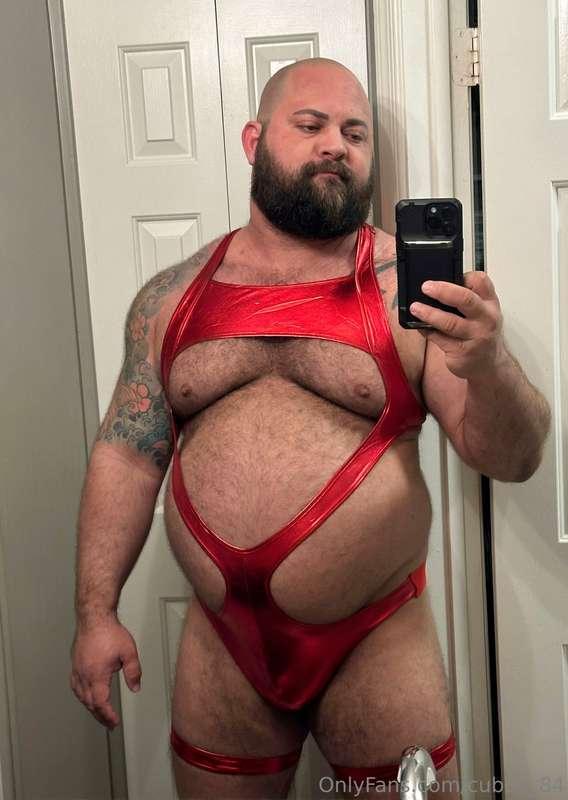 What do we think of this fun little holiday strappy?! Should..