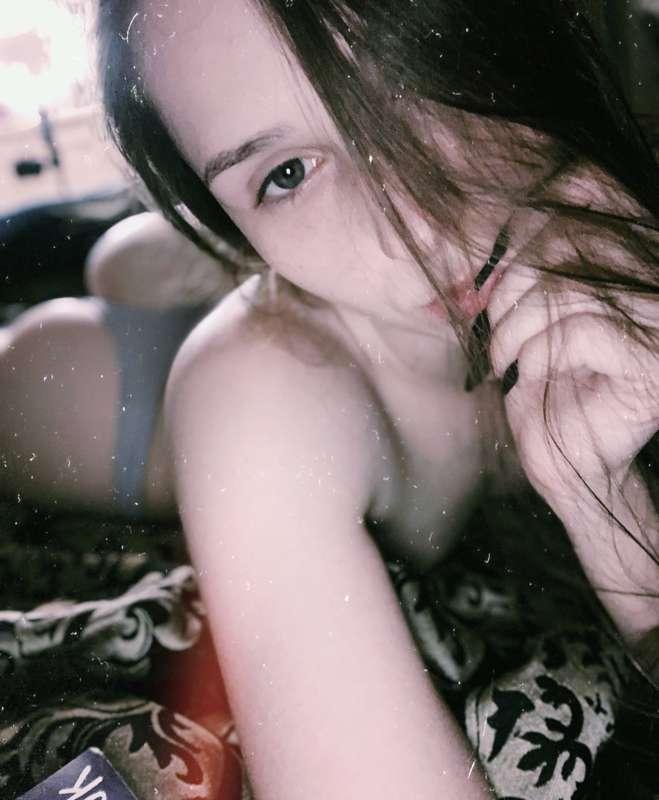 I love to lounge around with no makeup in just my panties ❤️