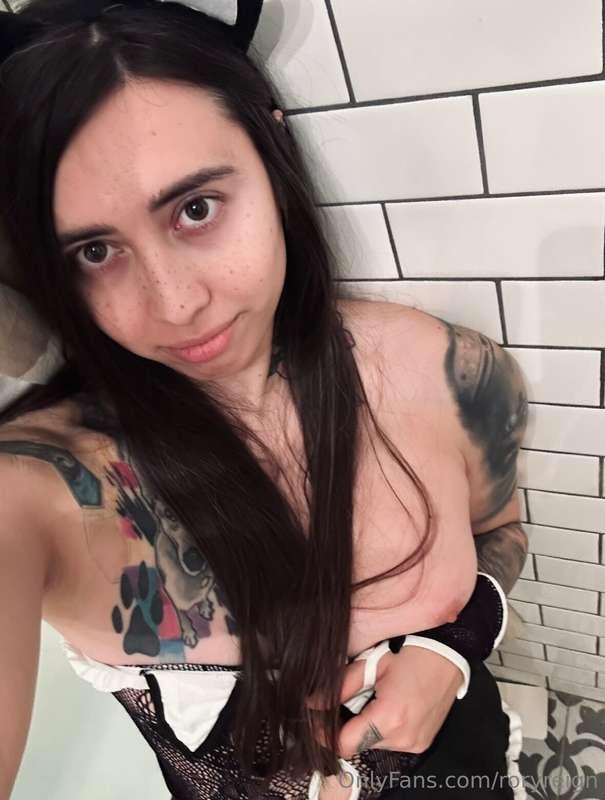 Playing in the bathtub with my girlfriend.  She blows me a l..
