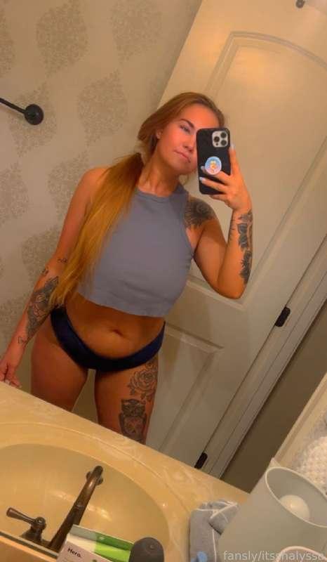 Pls give me cuddles 🥺

#FYP #pawg #longhair #panties #tattoo #bigass #selfie #mirrorselfie