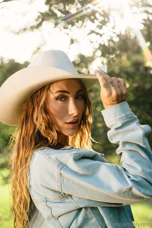 who else likes to get a little countryy👀