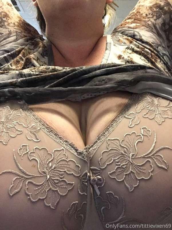 what do you think of my 52K big fat titties ??? mmmmm
