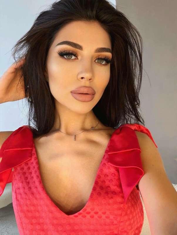 ## **Darling u want to sext with me right now? DM Me! 😈**