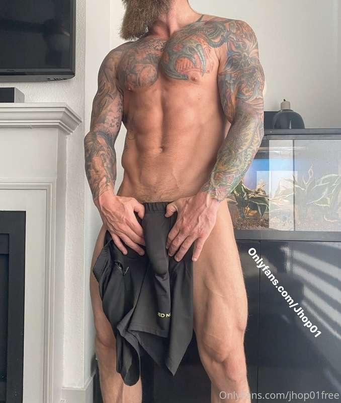 This big enough for you? 🍆  

Subscribe to my PREMIUM onlyfa..