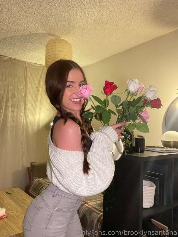 stop & smell the roses ❤️ happy vday! 