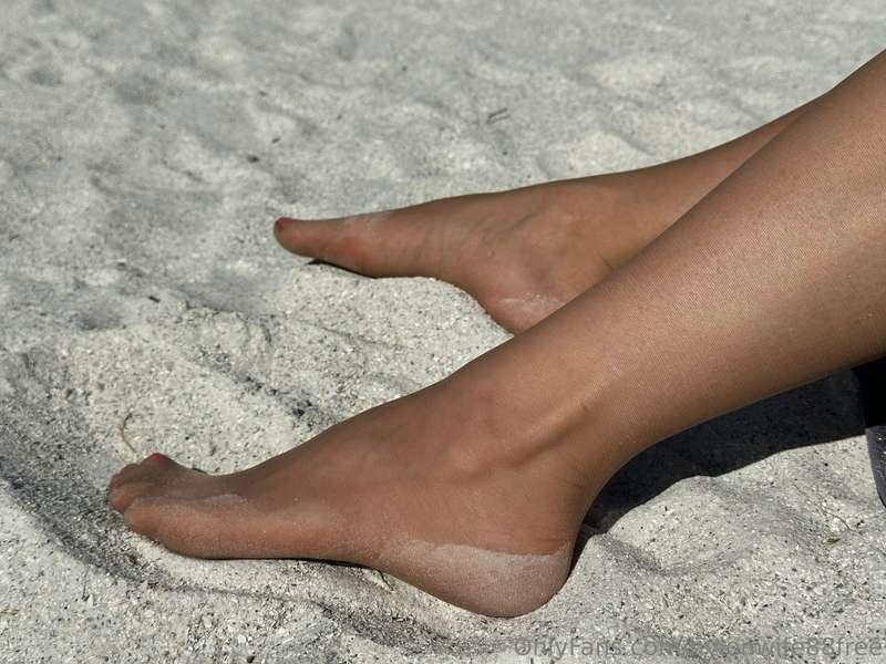 nylonsandfeet image #7