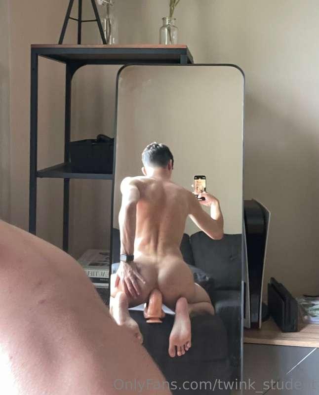 😈