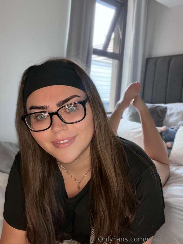 My feet deserve to be worshipped! 🦶👀