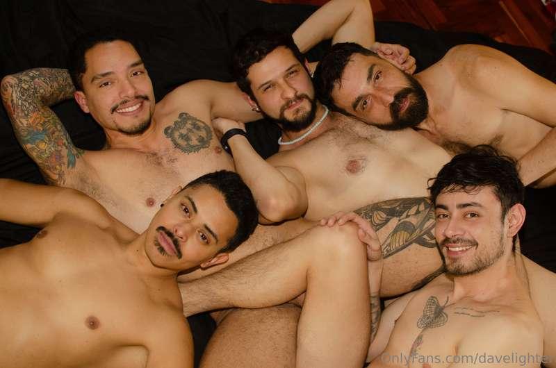 A beautiful sex video we made with these gorgeous menPuedes ..