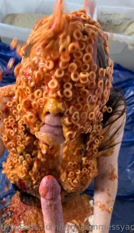 Who loves spaghetti hoops??? I love how they are so slimey a..