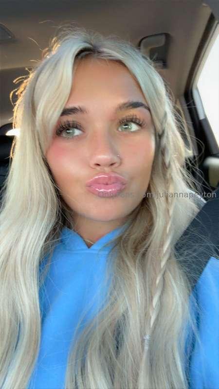 No panties, no problem 😘