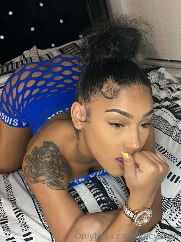 Wyd if I’m sitting on your bed like this ? 😩
