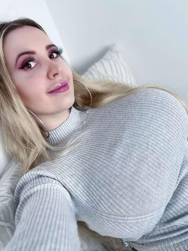Wanna join me chilling in bed? What would you wanna do with ..