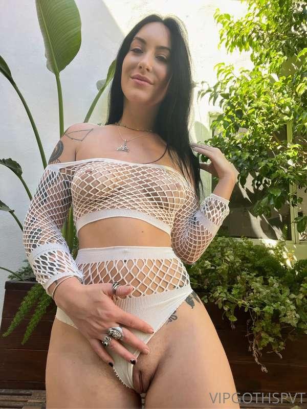 Going live tonight in this outfit at 10pm est! Bring your ti..