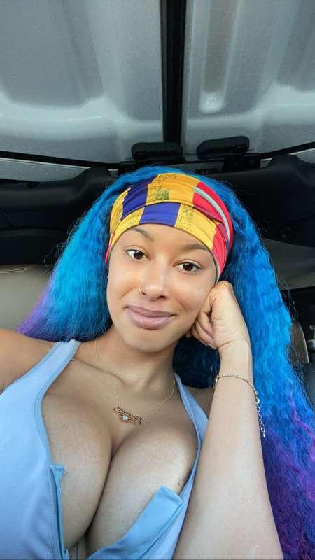 Happy Friday! I woke up like this! 
Gonna go get my coochie ..