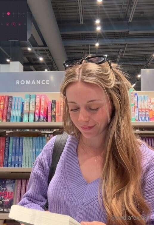 Just a girl and her hunt for a good book hehe. Full vid comi..