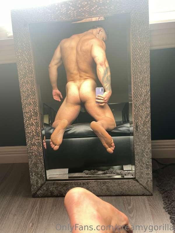 Flexed ass