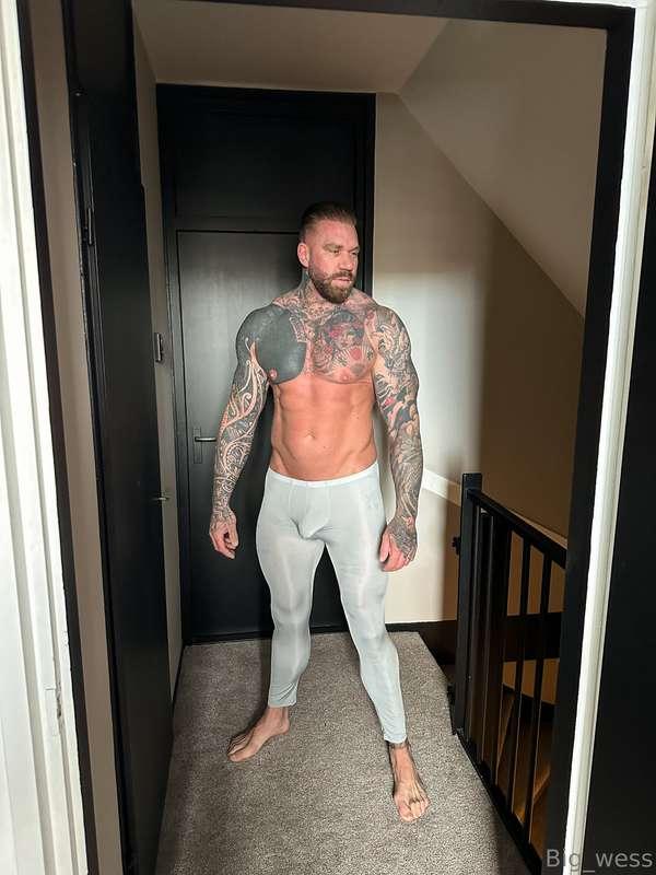 Shall we go to the gym or cardio at home 😈😈