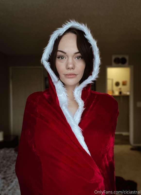 Merry Hoho🎄😏 
Swipe to unwrap me ➡️ 

♥️As some of you may o..
