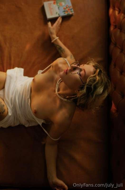 What’s stronger — instant attraction or deep emotional conne..