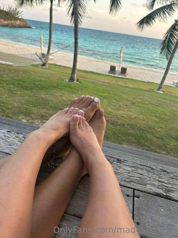 ## Relaxing morning seaside 😇 view aint to bad with my gal p..
