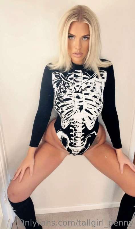 Cum fuck my bones out 😈