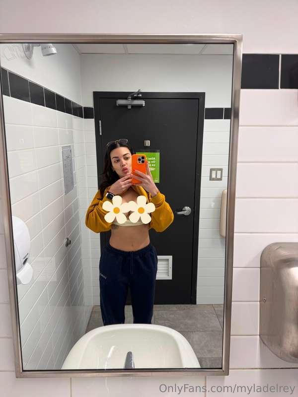 Never too busy for a quick boobs selfie 😉Includes: boobs