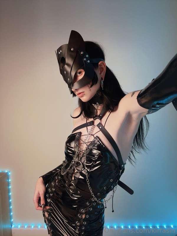 Under my gaze, you forget how to breathe. Power isn’t given ..