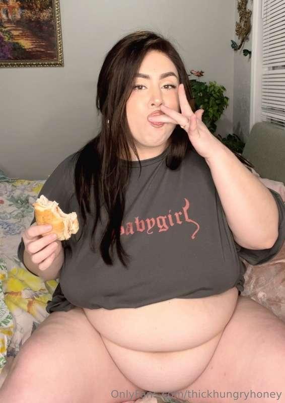 Preview of tomorrow’s set….your lazy, fat housewife that lou..