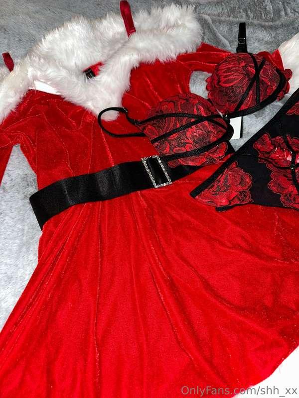 Bought myself some NEW lingerie for Christmas 🎄 who’s excite..