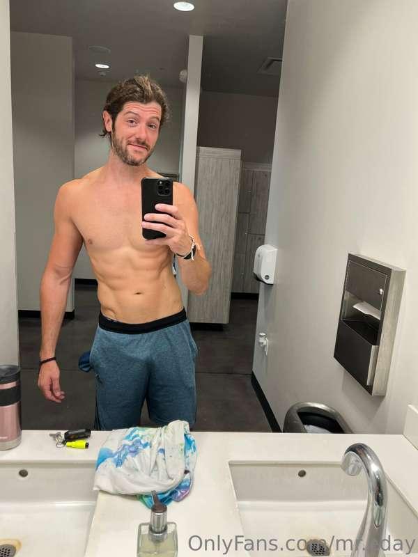 Another day at the gym another day I might show ya my weiner..