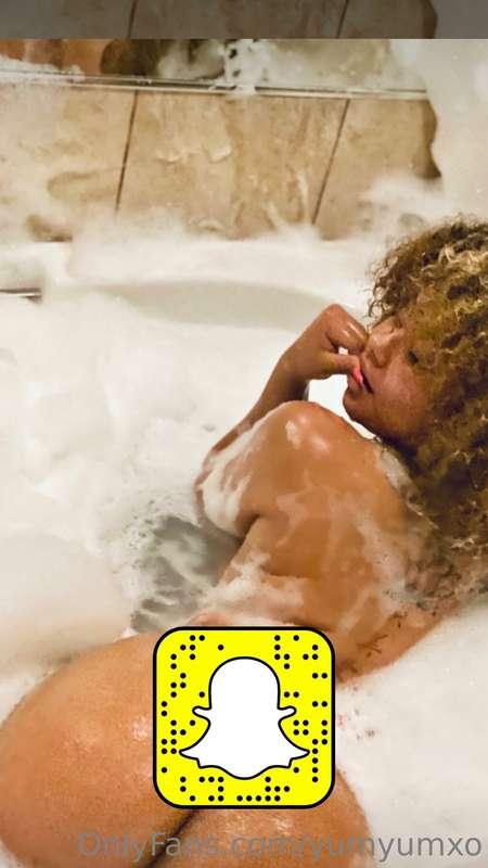 Hey my prvt snap is out here’s one of them ❤️ Add me