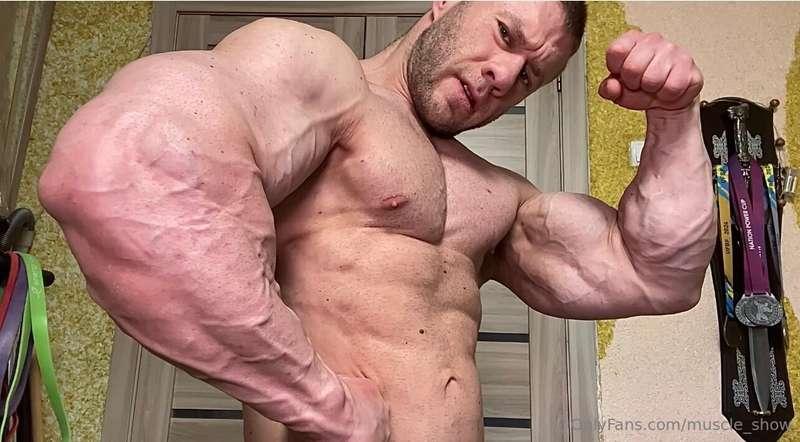 Incredible quality 💪 shredded/ pre comp shape 😈Nice close fl..