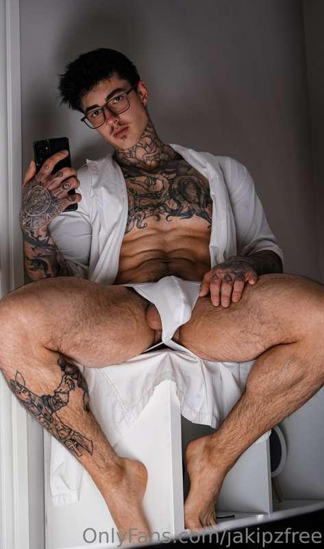 Now follow Dr.Jakipz's orders & become a VIP member to check..