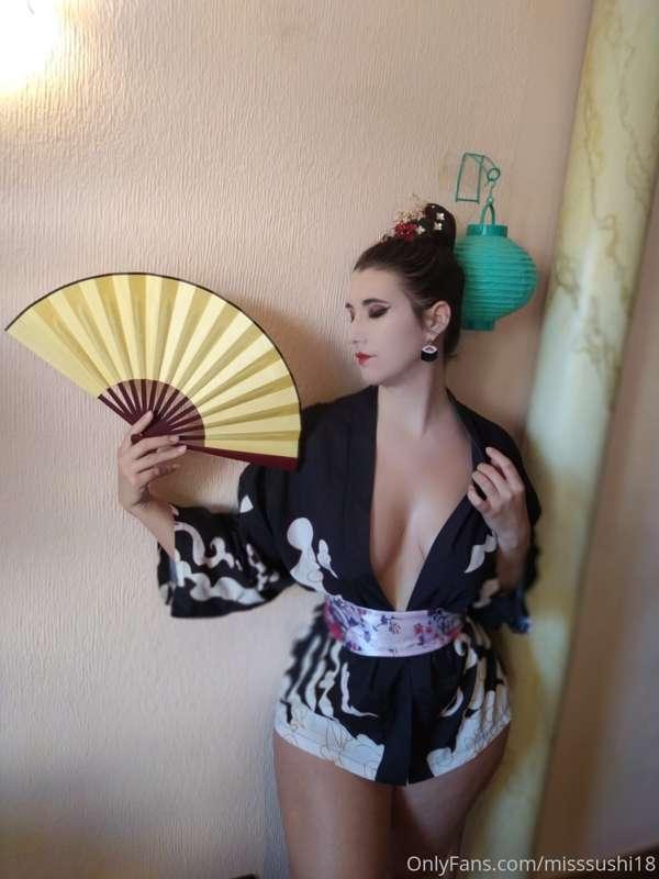 Os muestro al fin mi makeup y look como geisha, aunque aun s..