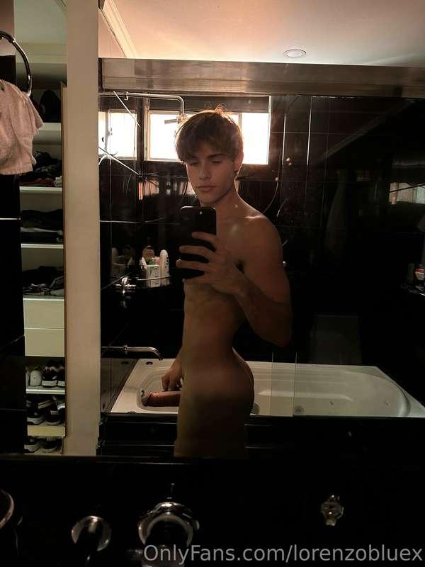 Who wants to play in the bath with me 🛁🤭