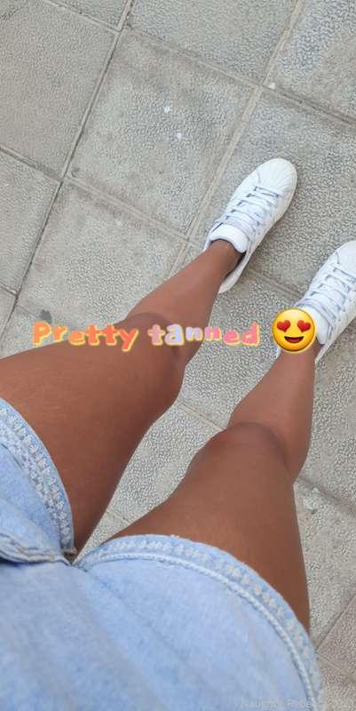 My tan is stunning 😍